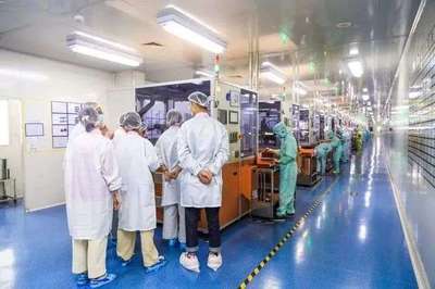 業績向好，股價卻下跌，新消費“第一股”們怎么了？